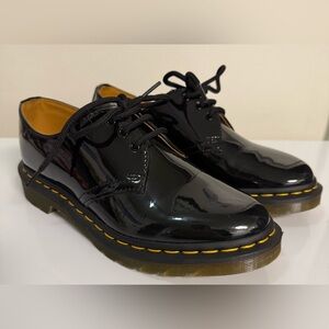 Dr. Martens Black patent leather lace up oxfords worn once women’s size 7 EC